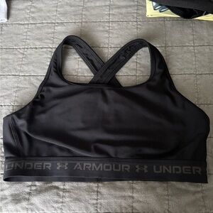 Under Armour Women's Sleek Black Sports Bra